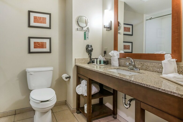 Hotel Comfort Suites Near Rainbow Springs