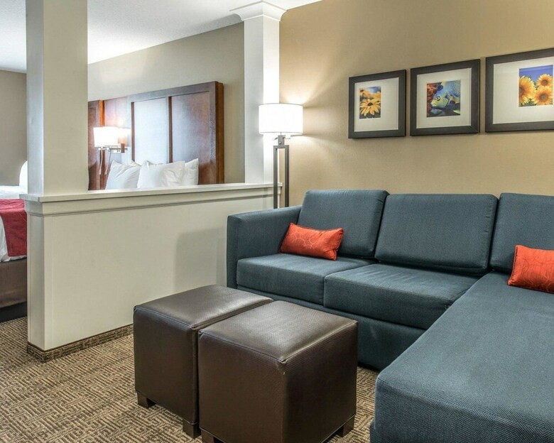 Hotel Comfort Suites Near Rainbow Springs