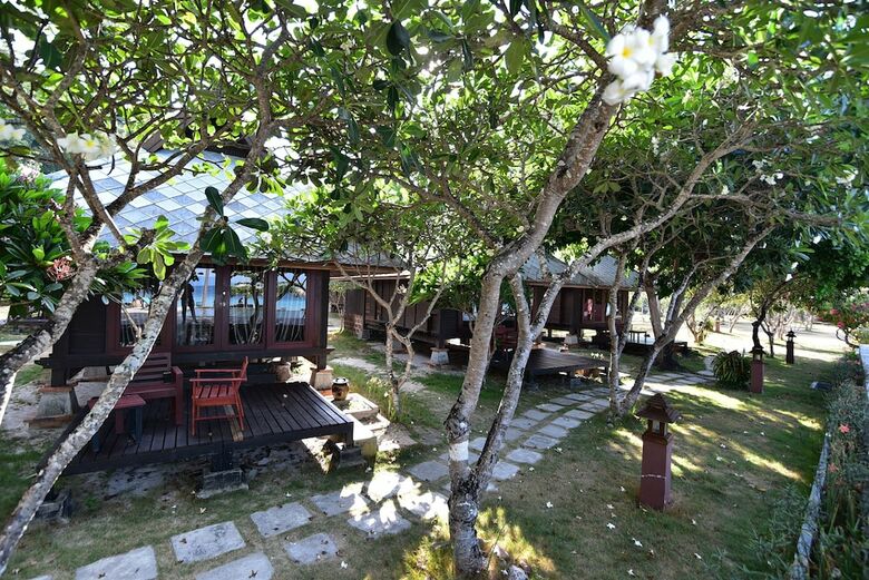 Hotel Koh Ngai Thanya Beach Resort