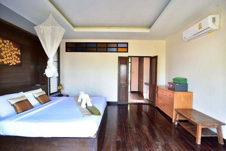 Hotel Koh Ngai Thanya Beach Resort
