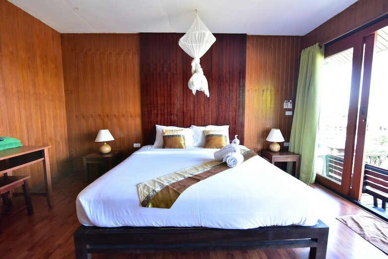Hotel Koh Ngai Thanya Beach Resort