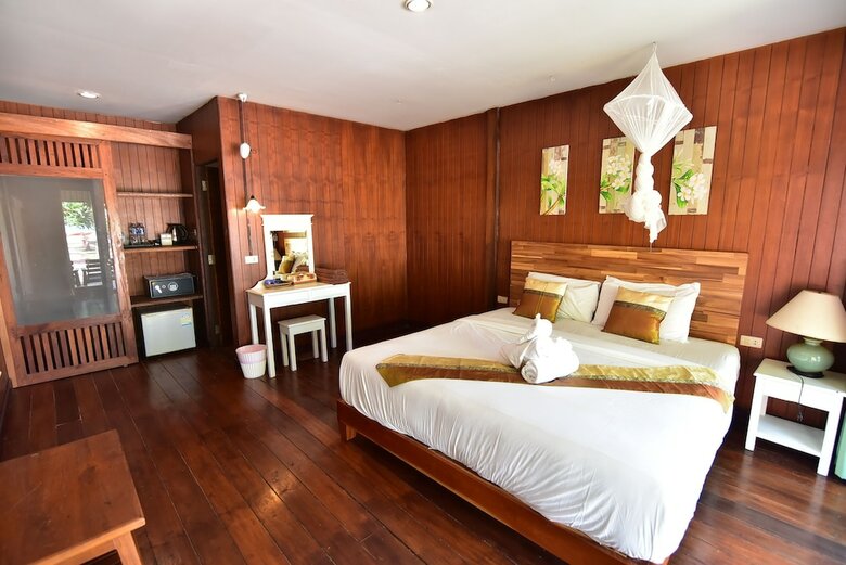 Hotel Koh Ngai Thanya Beach Resort