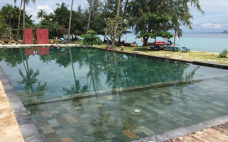 Hotel Koh Ngai Thanya Beach Resort