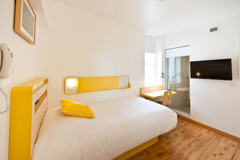 Hotel Bloomrooms @ Indiranagar
