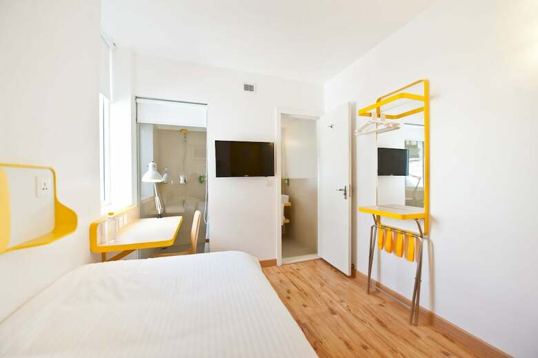 Hotel Bloomrooms @ Indiranagar
