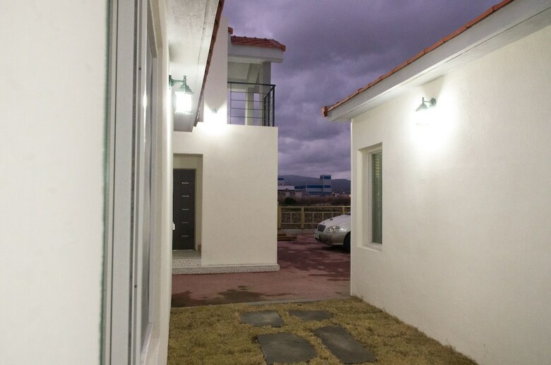 Hostal Gillime Pension Guesthouse - Hostel