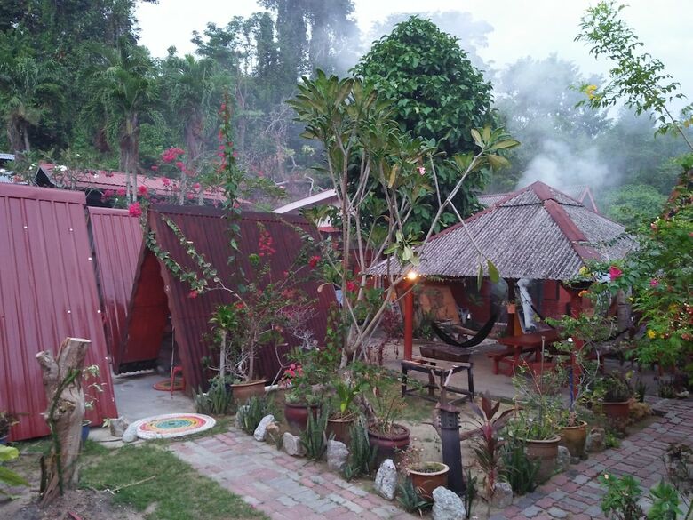 Posada Nazri Nipah Camp