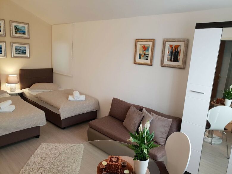 Apartments & Rooms Petra