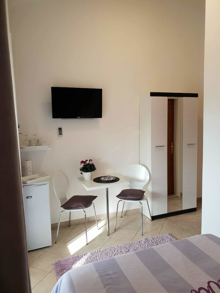 Apartments & Rooms Petra