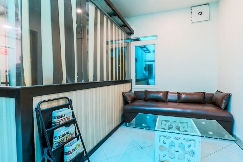 Hotel Fabexpress Royal Brooks