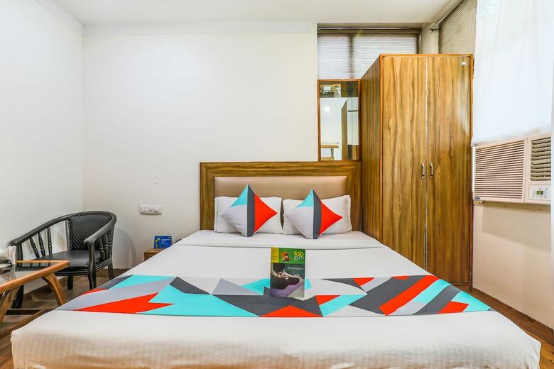Hotel Fabexpress Royal Brooks
