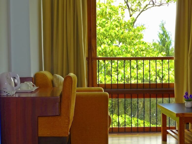 Hotel The Golden Crest