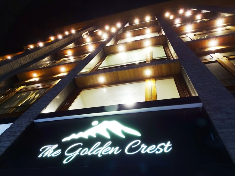 Hotel The Golden Crest