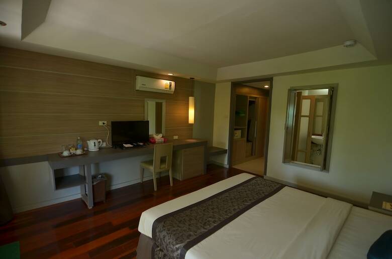 Hotel Nakara Long Beach Resort