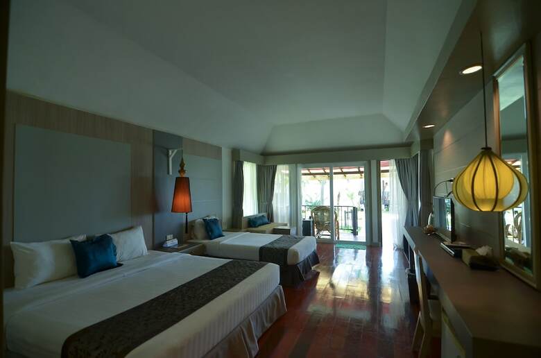 Hotel Nakara Long Beach Resort