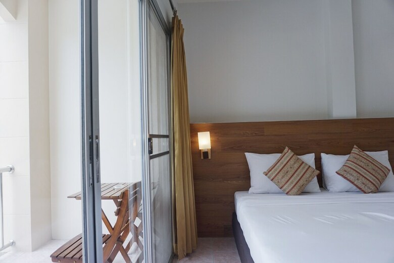 Hotel Pensiri House