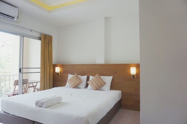 Hotel Pensiri House