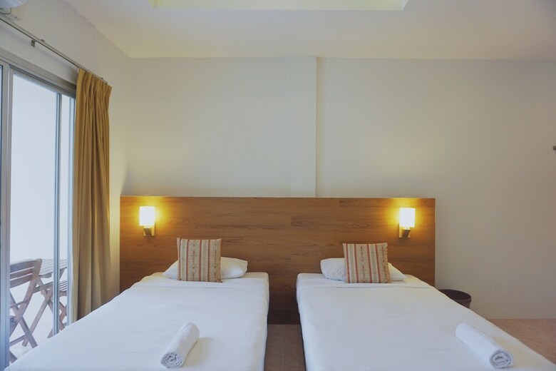 Hotel Pensiri House
