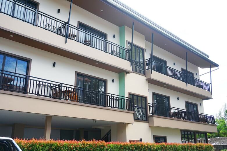 Hotel Pensiri House