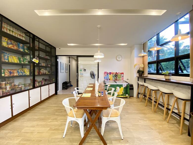 Hotel Pensiri House