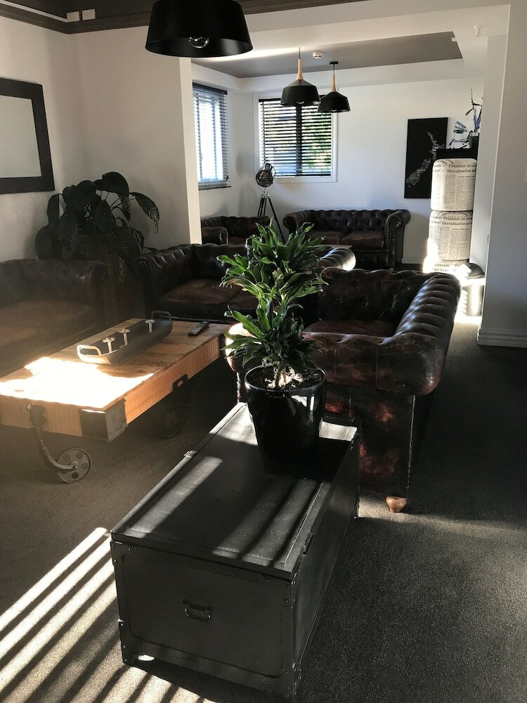 Hostal The Innbetween Lodge And Backpackers