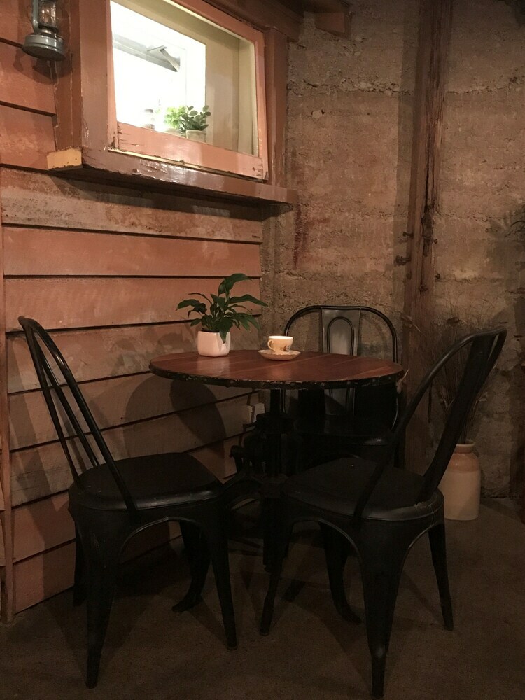 Hostal The Innbetween Lodge And Backpackers