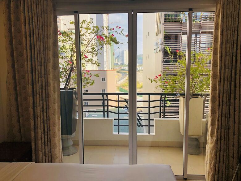 Sunny Hotel