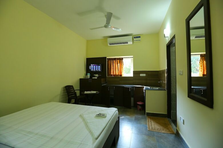Hotel Season 4 Residences -  Thiruvanmiyur