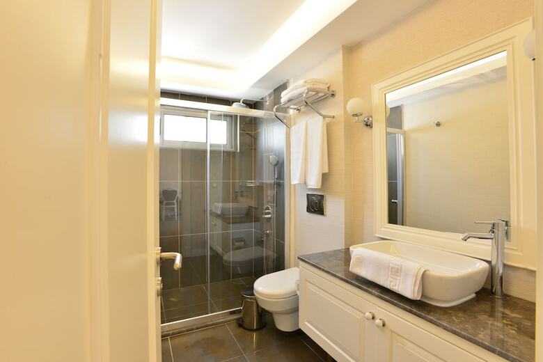 Daphne Residence