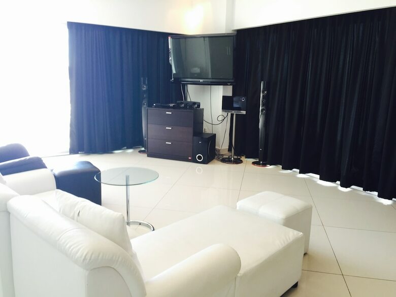 View Talay 6 Condominium By Honey