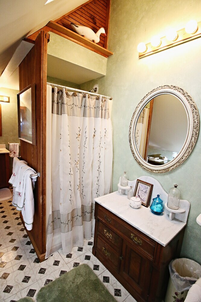 The Ebenezer House Bed & Breakfast