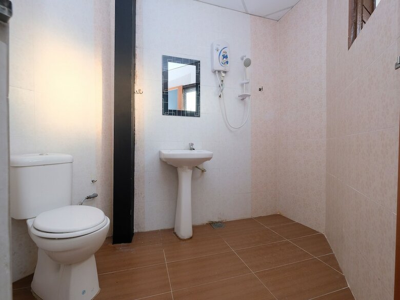 Oyo 1104 Q Hotel