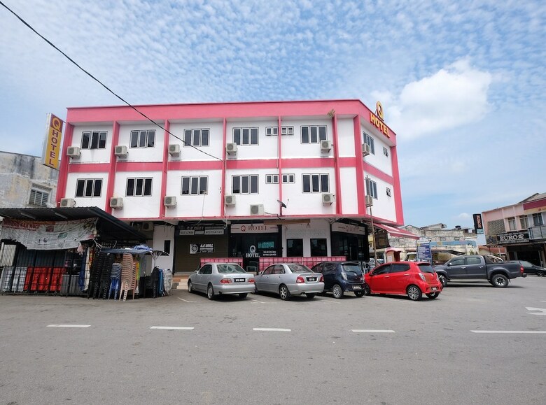 Oyo 1104 Q Hotel