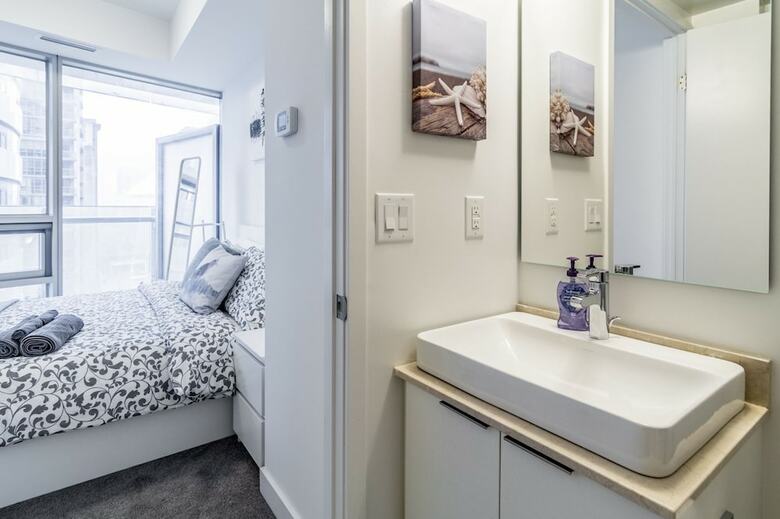 Aoc Suites - Two Bedroom Condo - City/cn Tower View