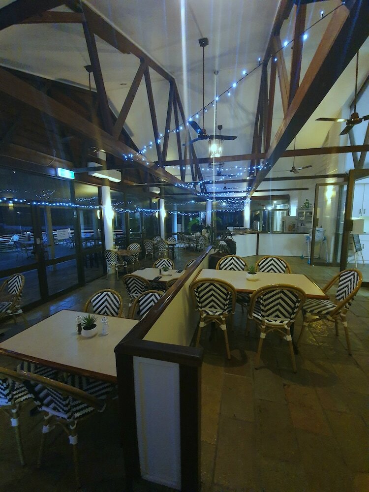 Colonial Palms Motor Inn