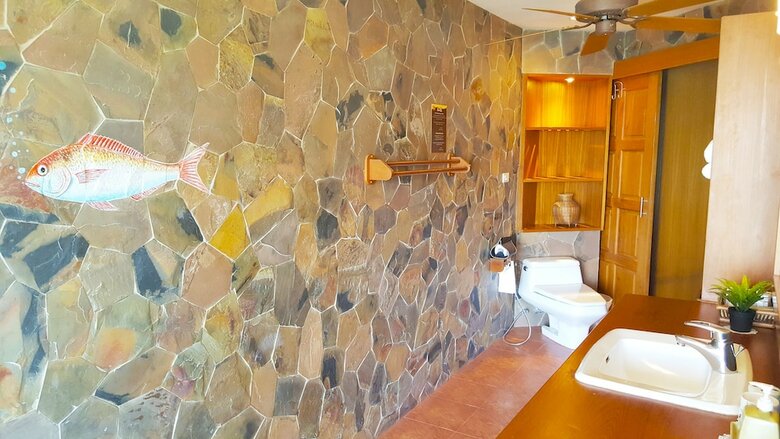 Hotel Birds And Bees Resort