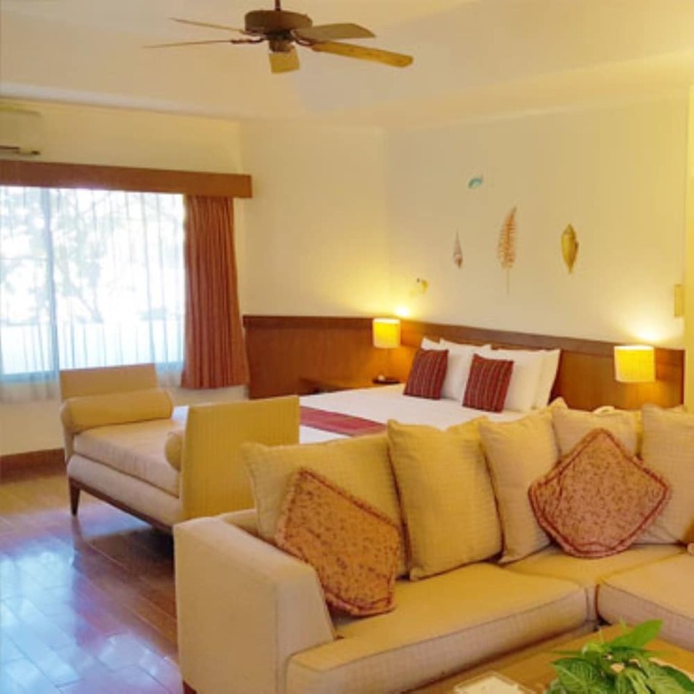 Hotel Birds And Bees Resort