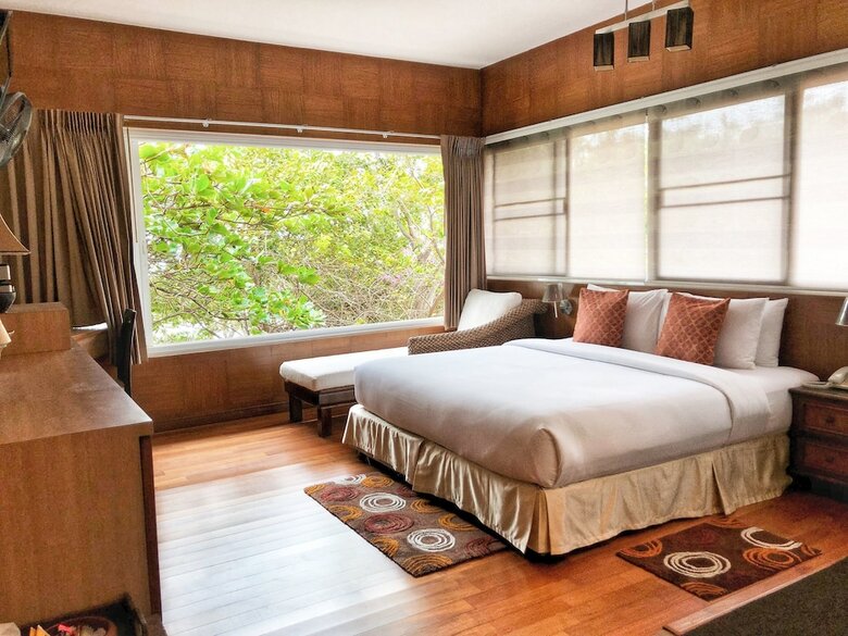 Hotel Birds And Bees Resort
