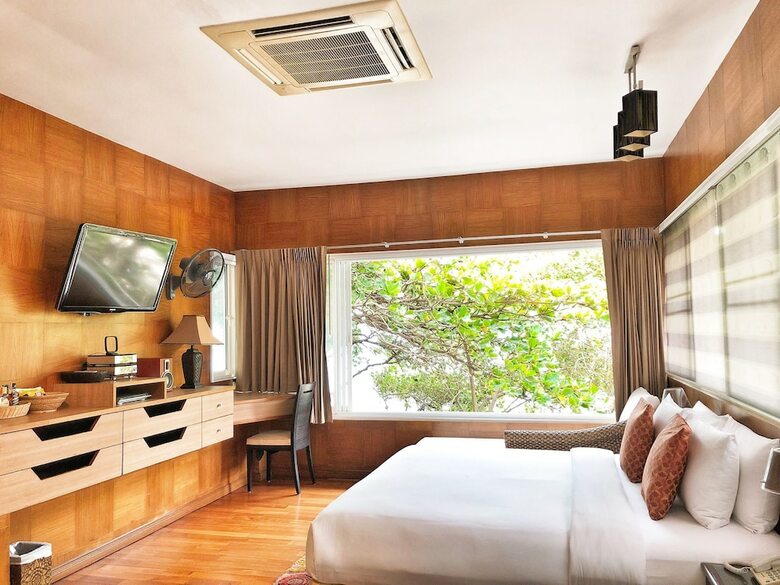 Hotel Birds And Bees Resort