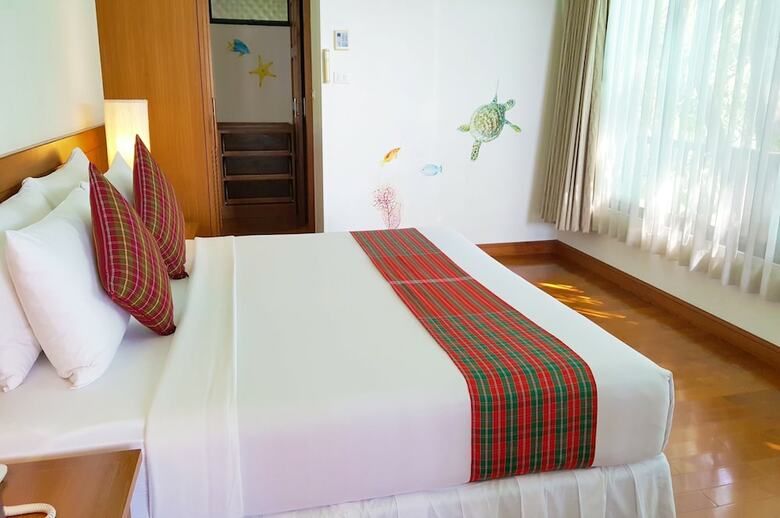 Hotel Birds And Bees Resort