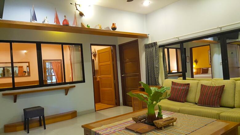 Hotel Birds And Bees Resort