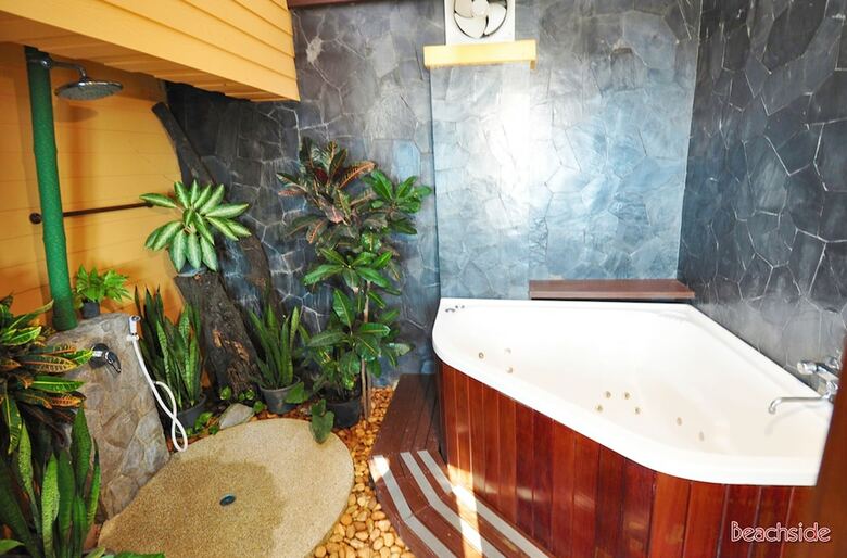 Hotel Birds And Bees Resort