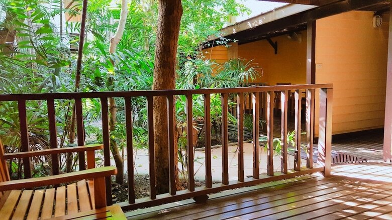 Hotel Birds And Bees Resort