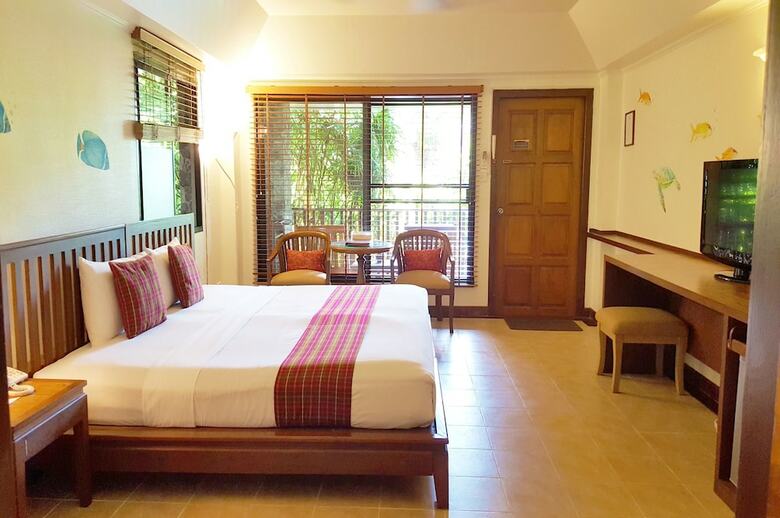 Hotel Birds And Bees Resort