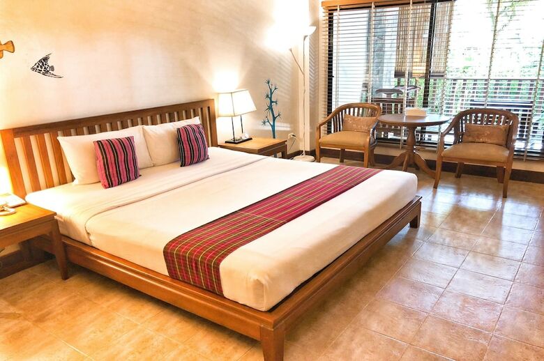 Hotel Birds And Bees Resort