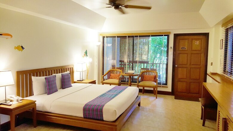 Hotel Birds And Bees Resort