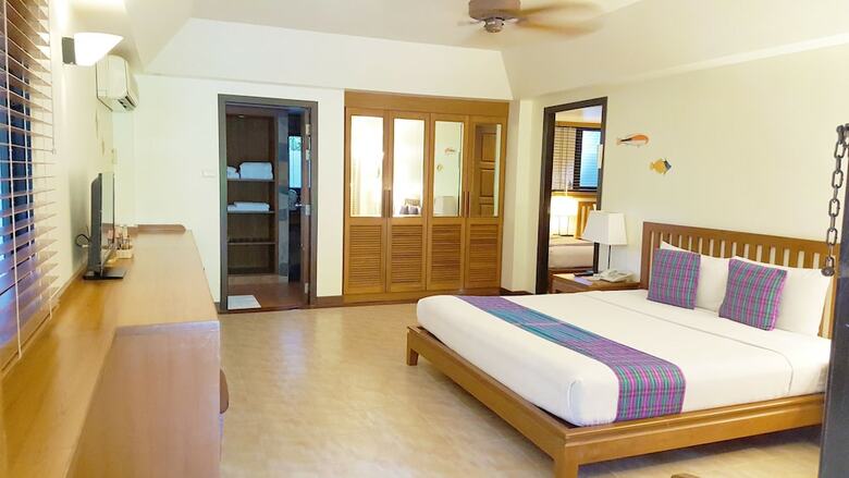 Hotel Birds And Bees Resort