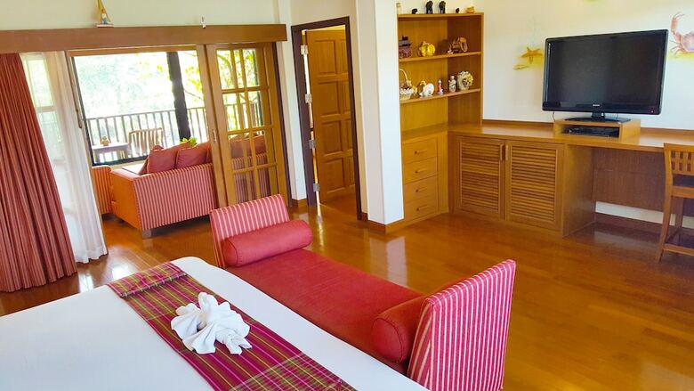 Hotel Birds And Bees Resort