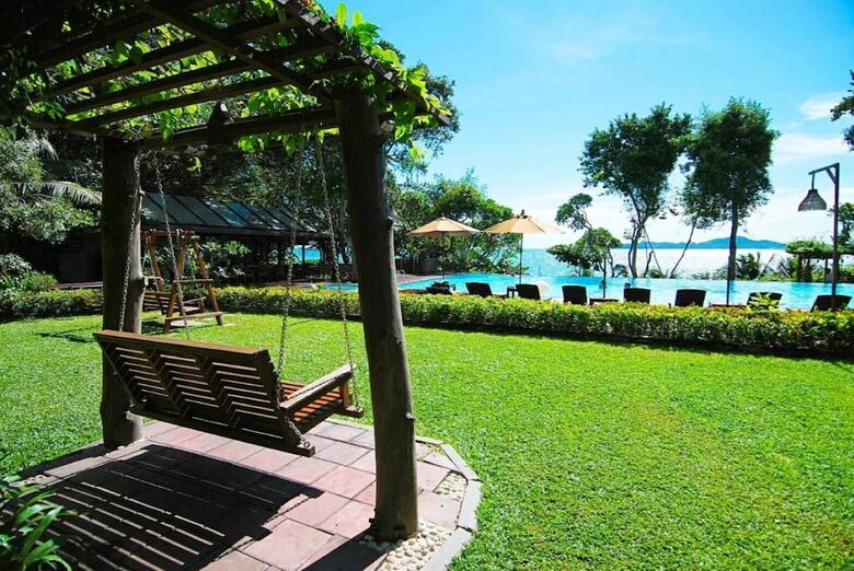 Hotel Birds And Bees Resort