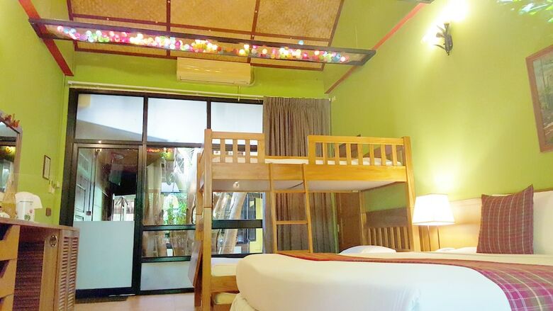 Hotel Birds And Bees Resort